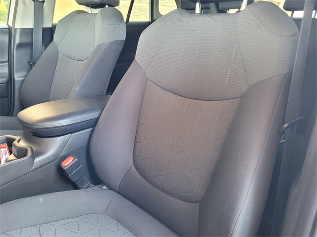 2020 Toyota RAV4 Hybrid XLE photo 19