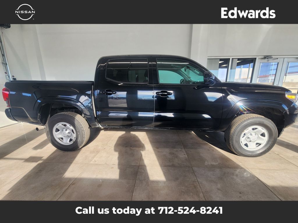 2022 Toyota Tacoma SR's photo