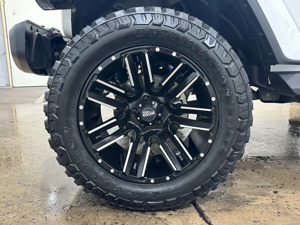 2020 Jeep Wrangler Unlimited Sahara photo 2