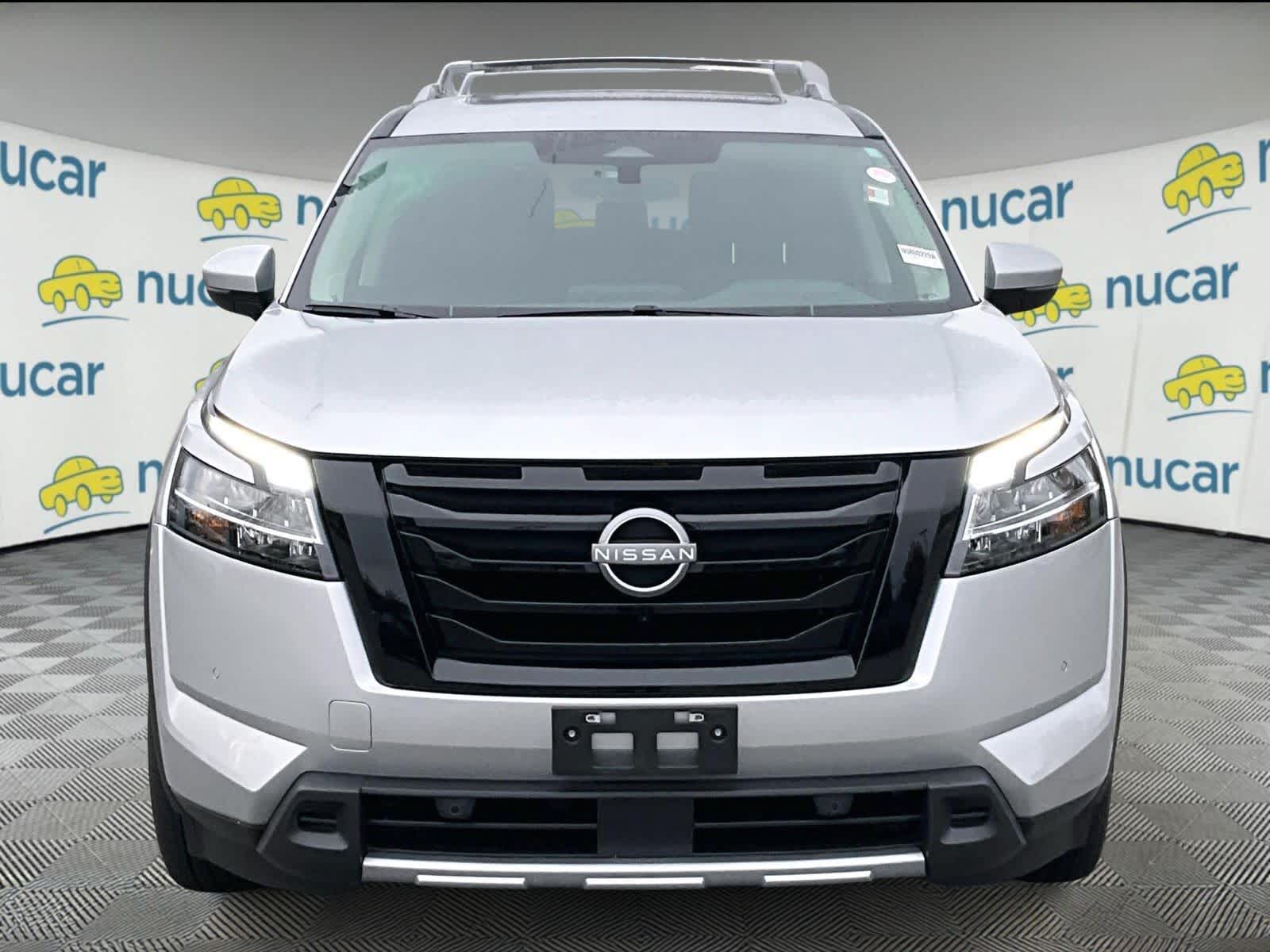 2024 Nissan Pathfinder SL photo 2