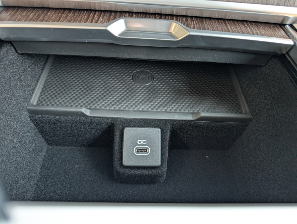 2025 Land Rover Range Rover SE photo 15