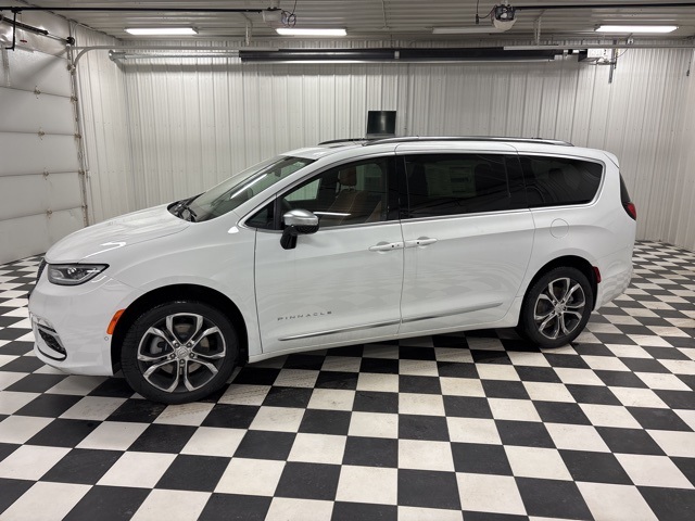 2026 Chrysler Pacifica Pinnacle's photo