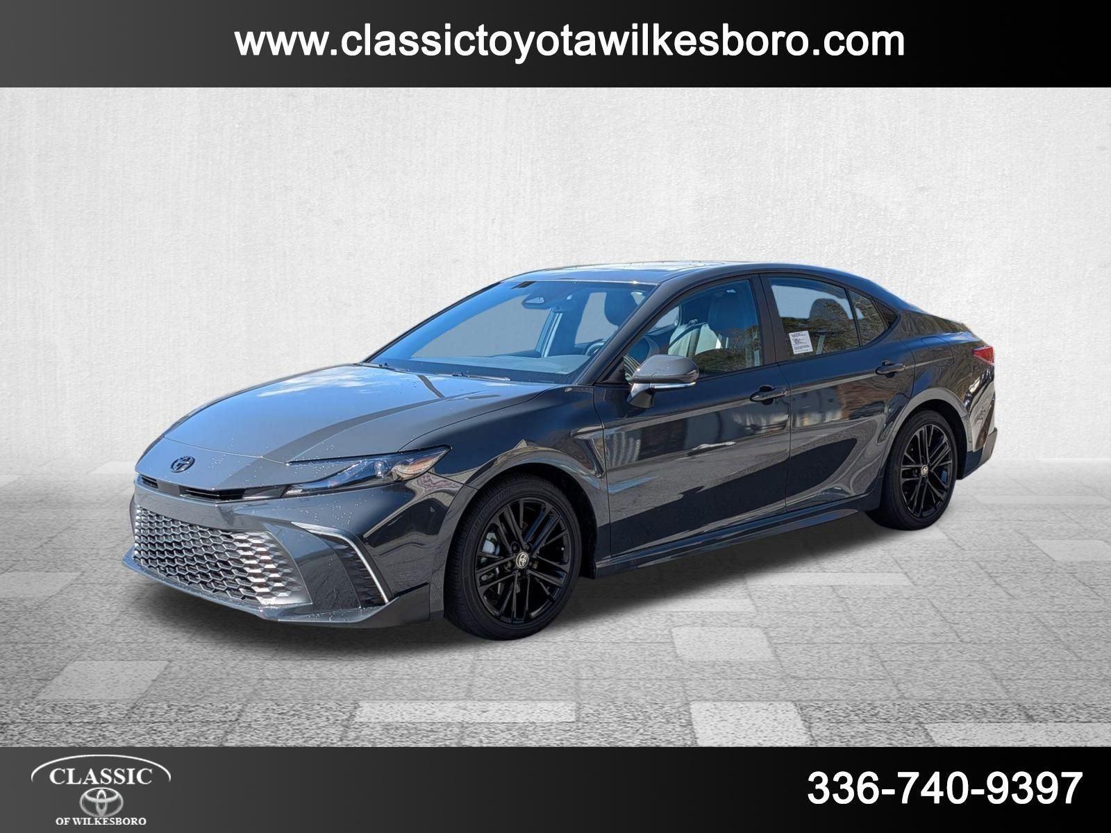 2025 Toyota Camry SE's photo