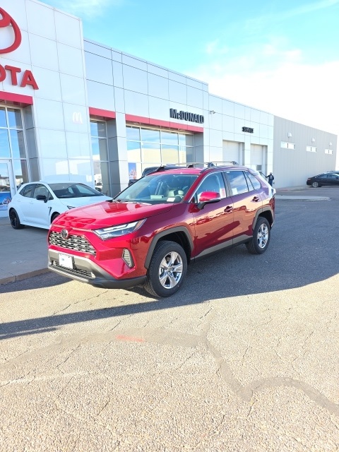 2025 Toyota RAV4 XLE's photo
