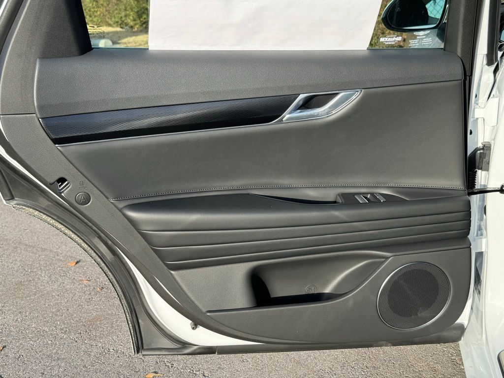 2025 Genesis G80 2.5T AWD photo 16