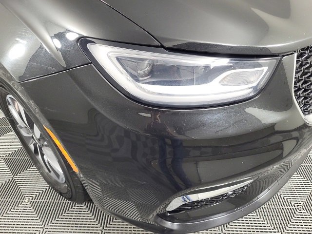 2021 Chrysler Pacifica Hybrid Touring photo 3