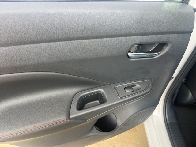 2025 Nissan Versa 1.6 SR photo 25