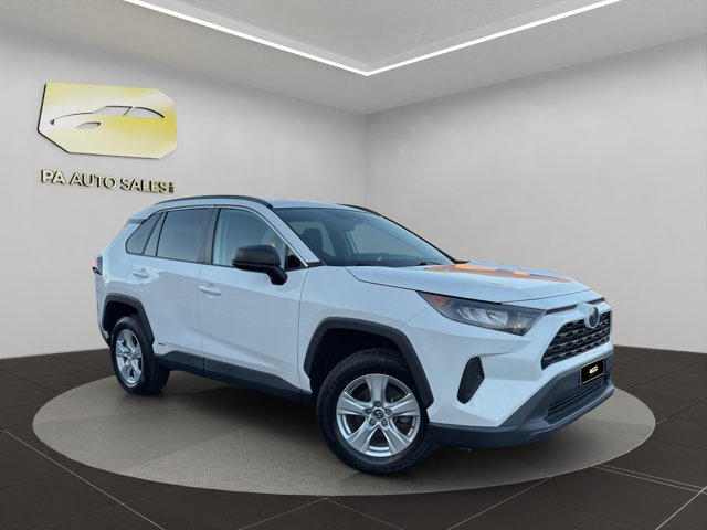 2020 Toyota RAV4 LE's photo
