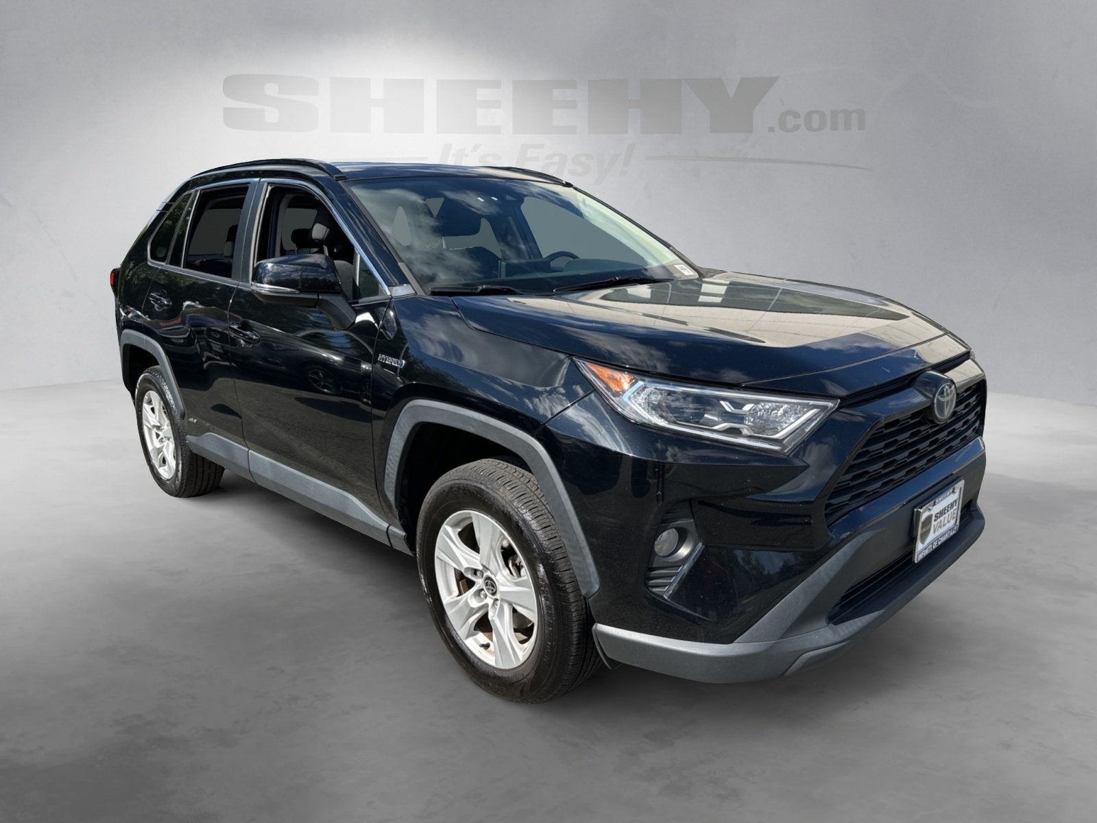 2021 Toyota RAV4 Hybrid XLE photo 2
