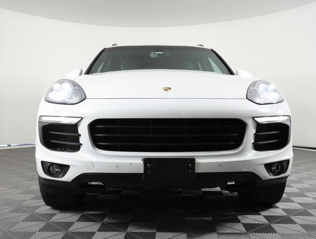 2017 Porsche Cayenne photo 2