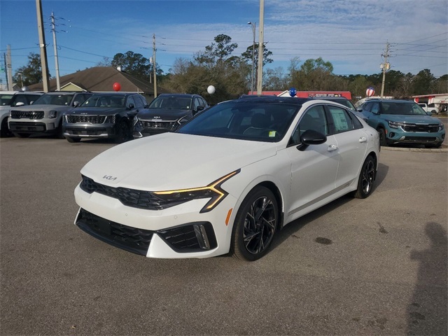 2025 Kia K5 GT-Line photo 4