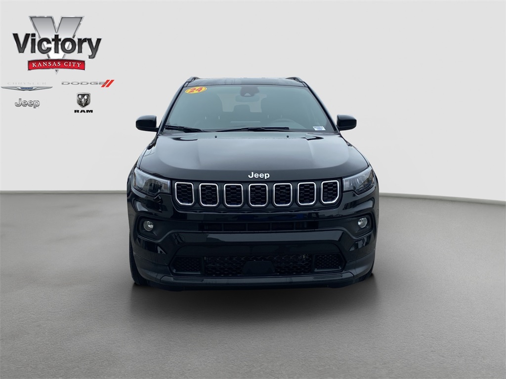 Used 2024 Jeep Compass Latitude with VIN 3C4NJDBNXRT166013 for sale in Kansas City