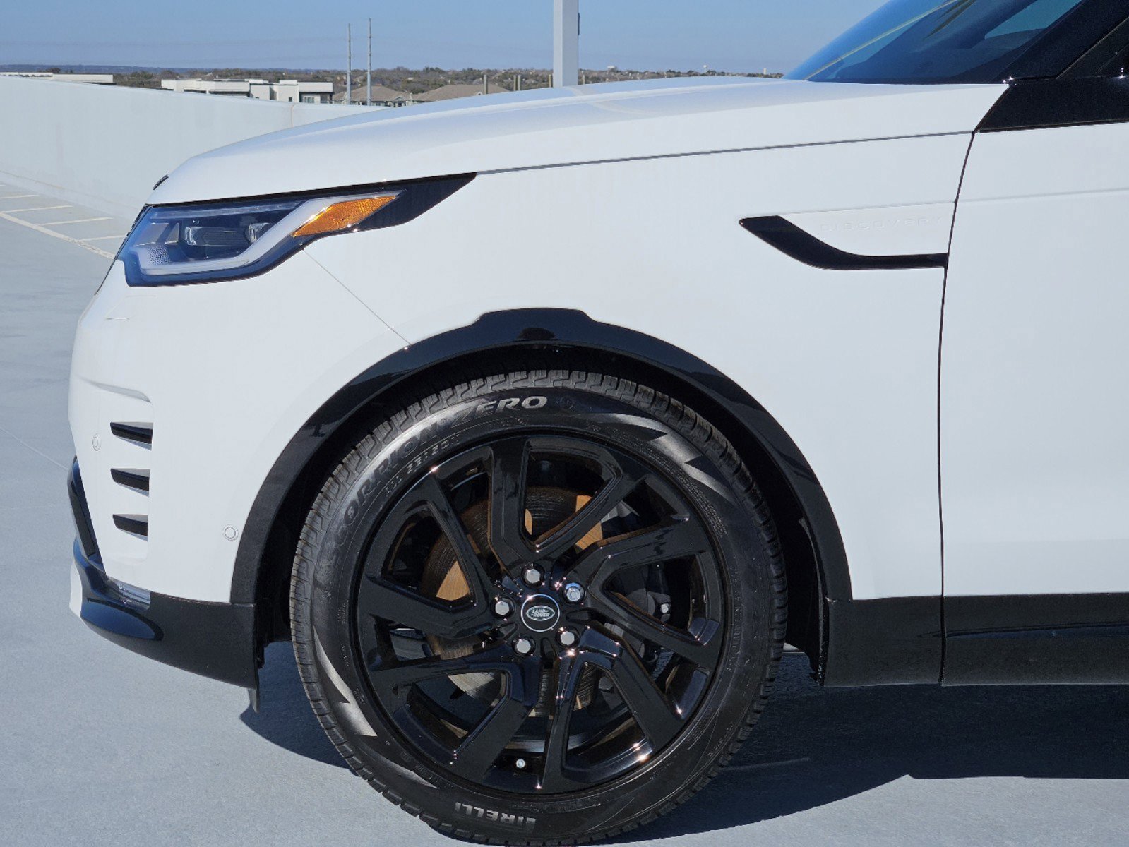 2025 Land Rover Discovery SE photo 7