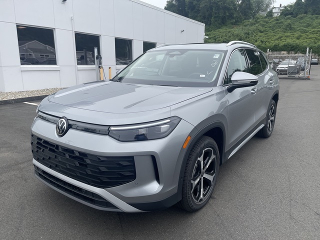 2025 Volkswagen Tiguan SE photo 3