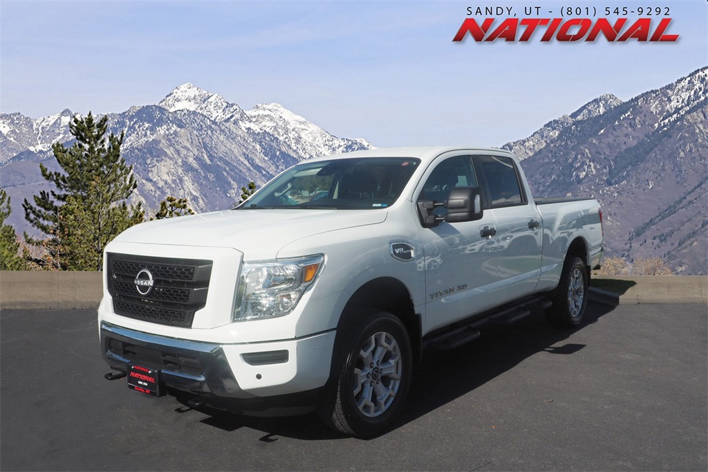 2023 Nissan Titan XD SV's photo