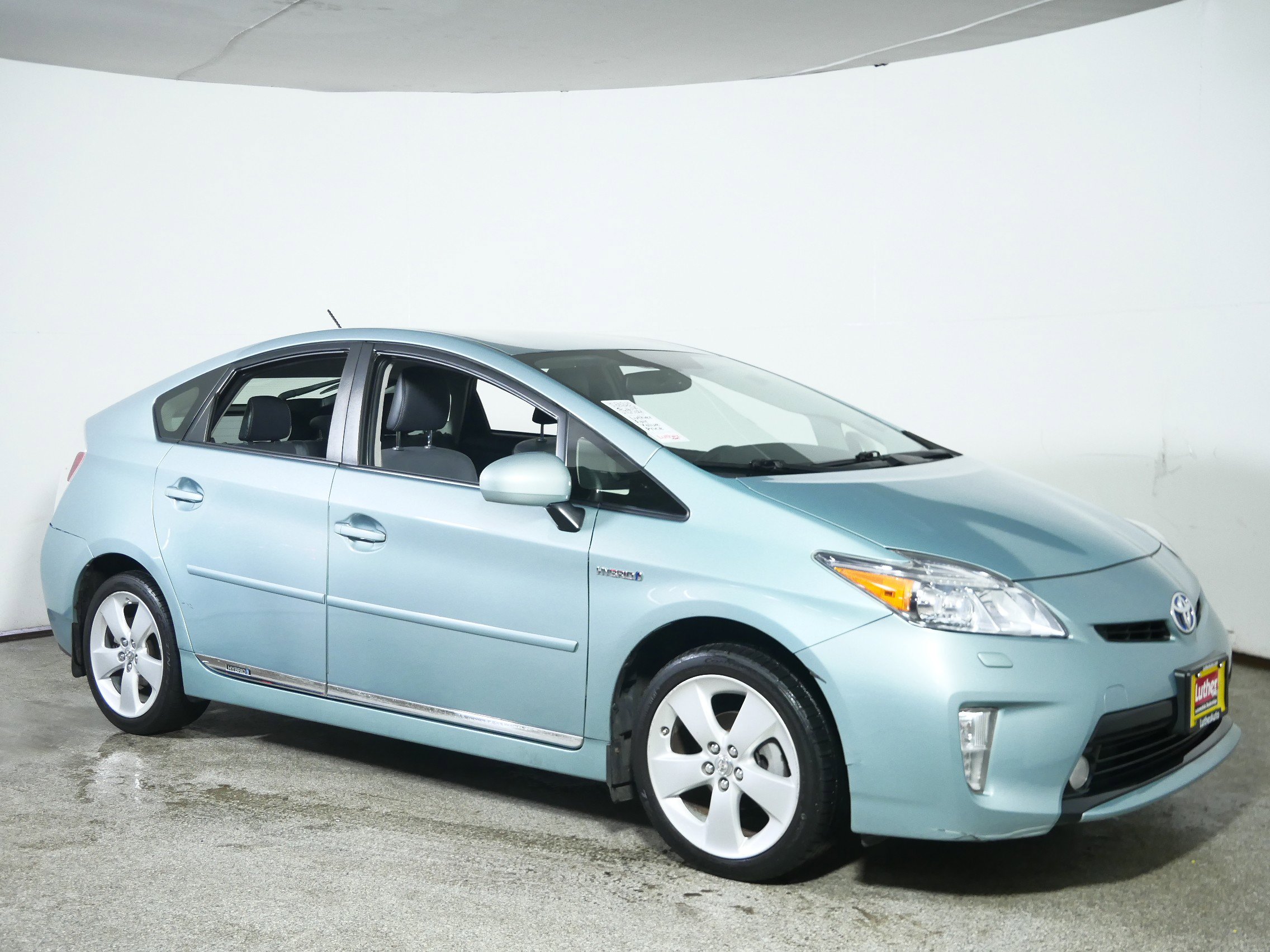 2015 Toyota Prius Five's photo