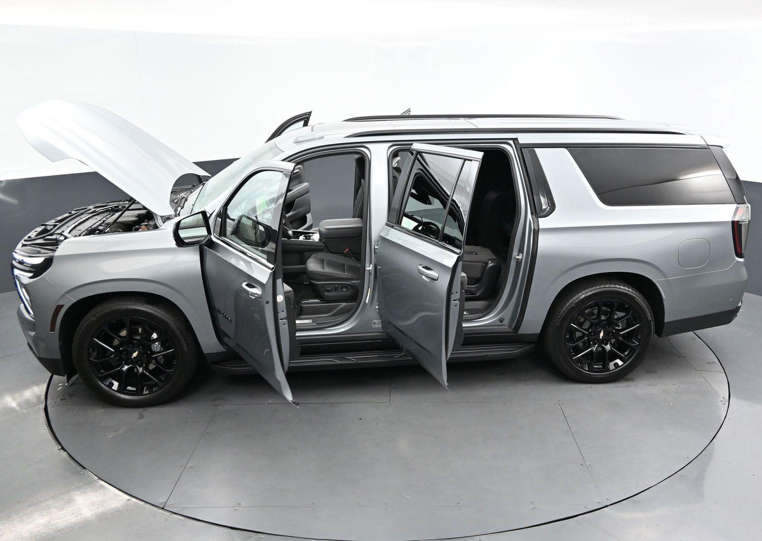 2025 Chevrolet Suburban RST photo 43