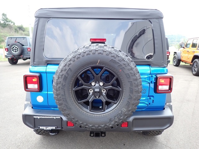 2025 Jeep Wrangler Willys photo 4