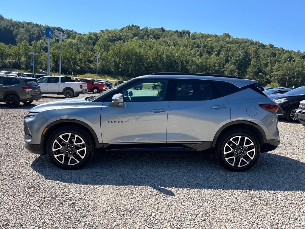 2025 Chevrolet Blazer RS photo 3