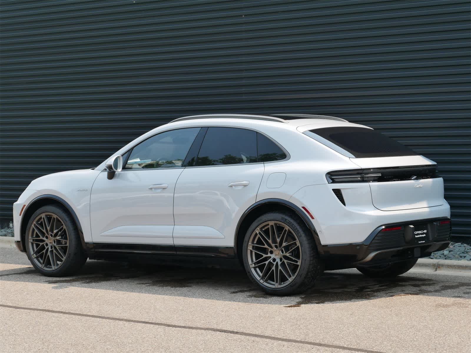 2025 Porsche Macan Electric Turbo photo 3
