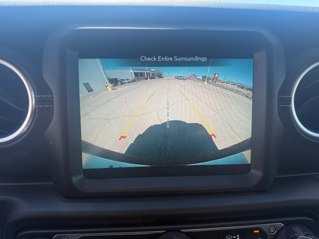 2022 Jeep Wrangler Unlimited Sahara photo 12