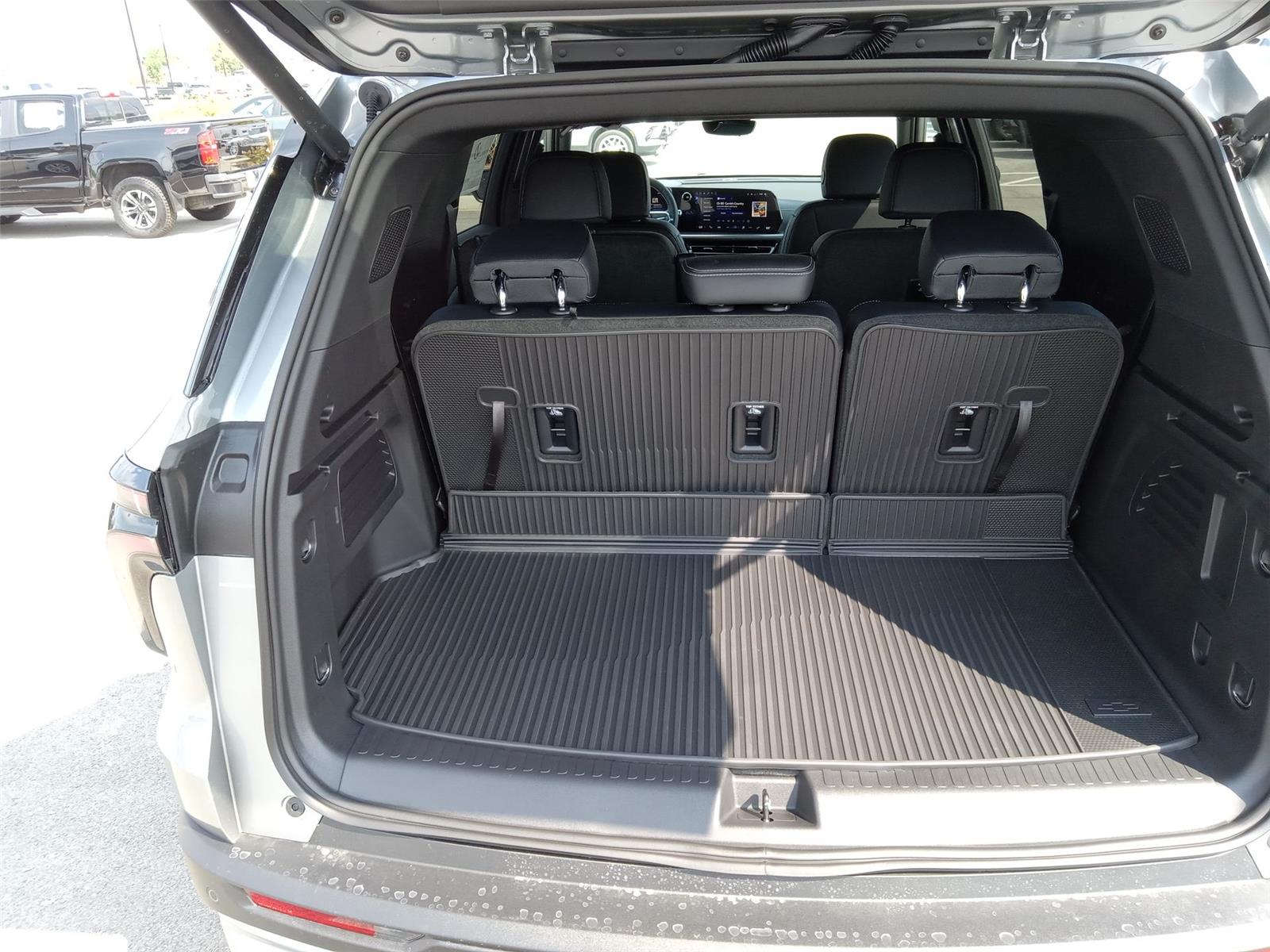 2026 Chevrolet Traverse photo 14