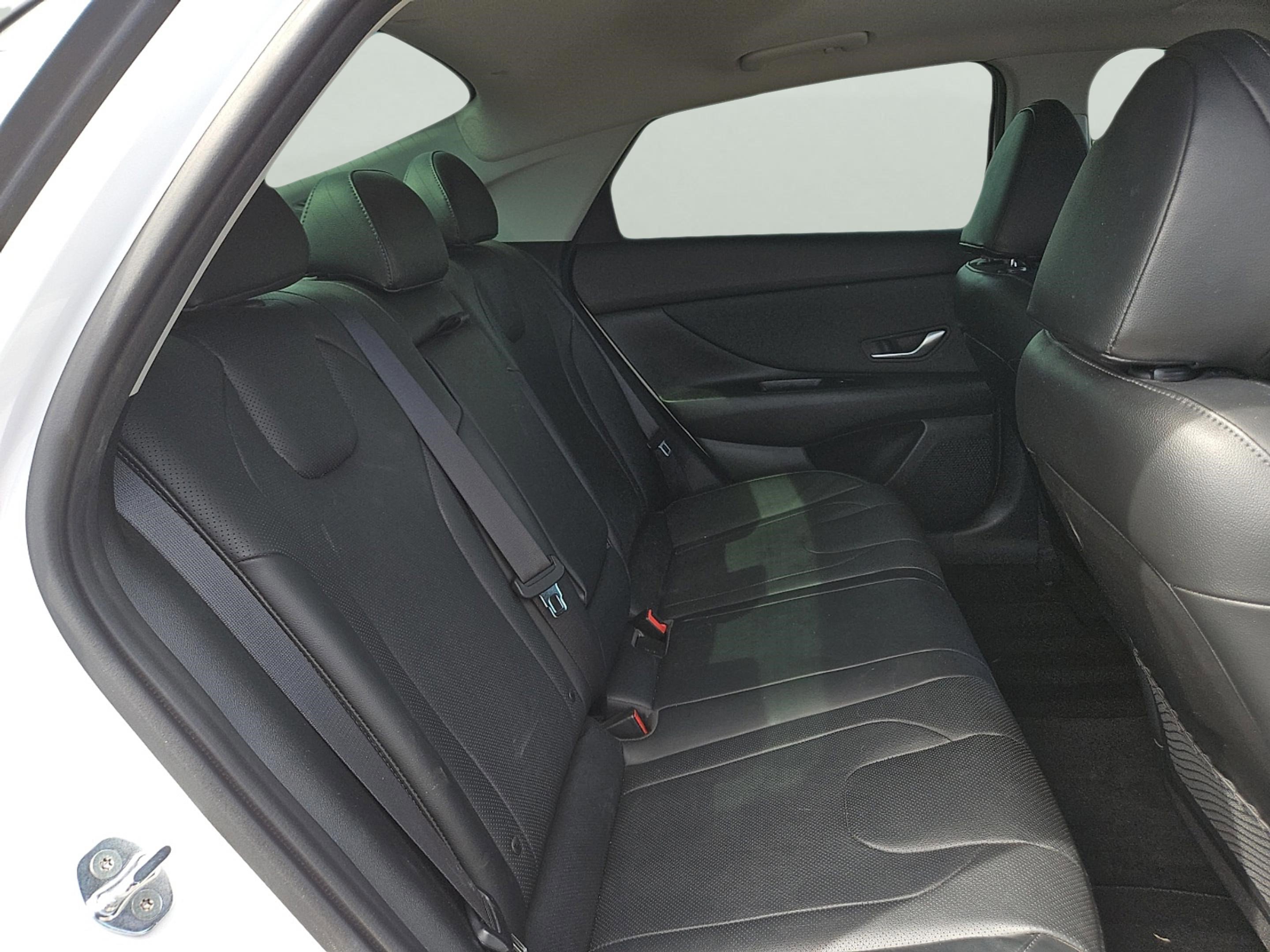 2023 Hyundai Elantra Limited photo 16
