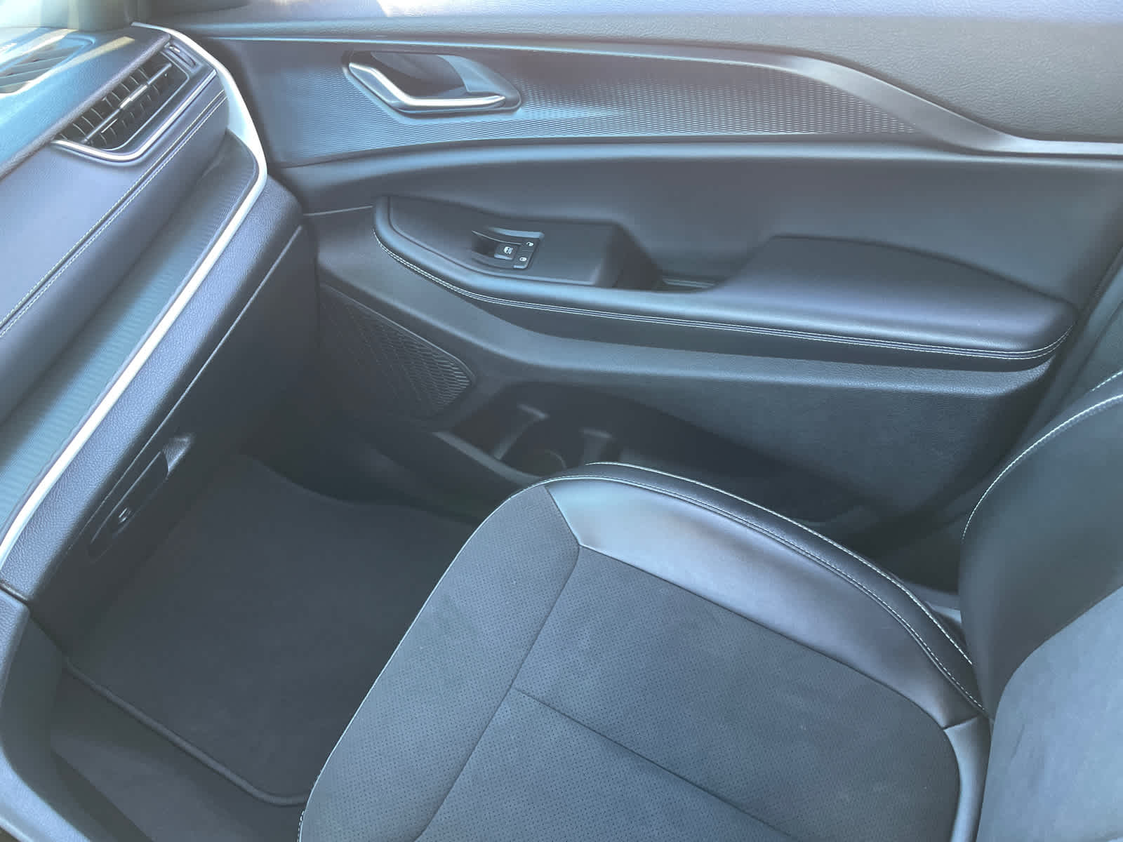 2023 Jeep Grand Cherokee Altitude photo 16