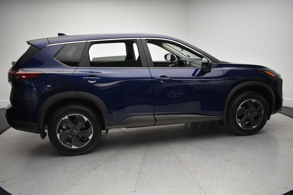 2024 Nissan Rogue SV photo 2