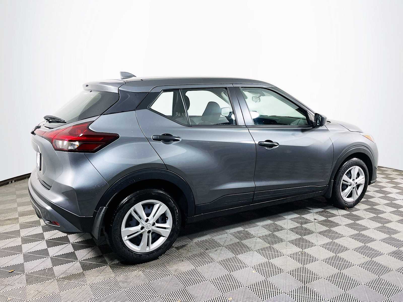 2024 Nissan Kicks S photo 4