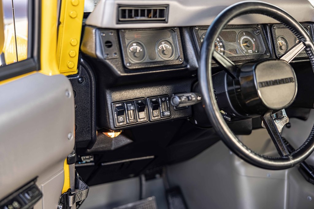 2003 HUMMER H1 - Image 18