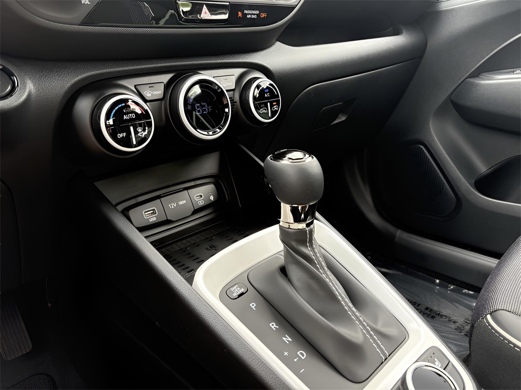 2025 Hyundai Venue Limited photo 12