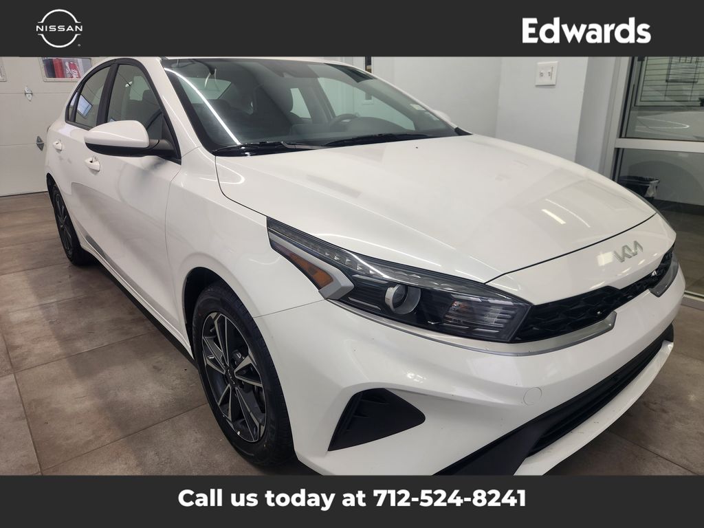 2024 Kia Forte LXS photo 2