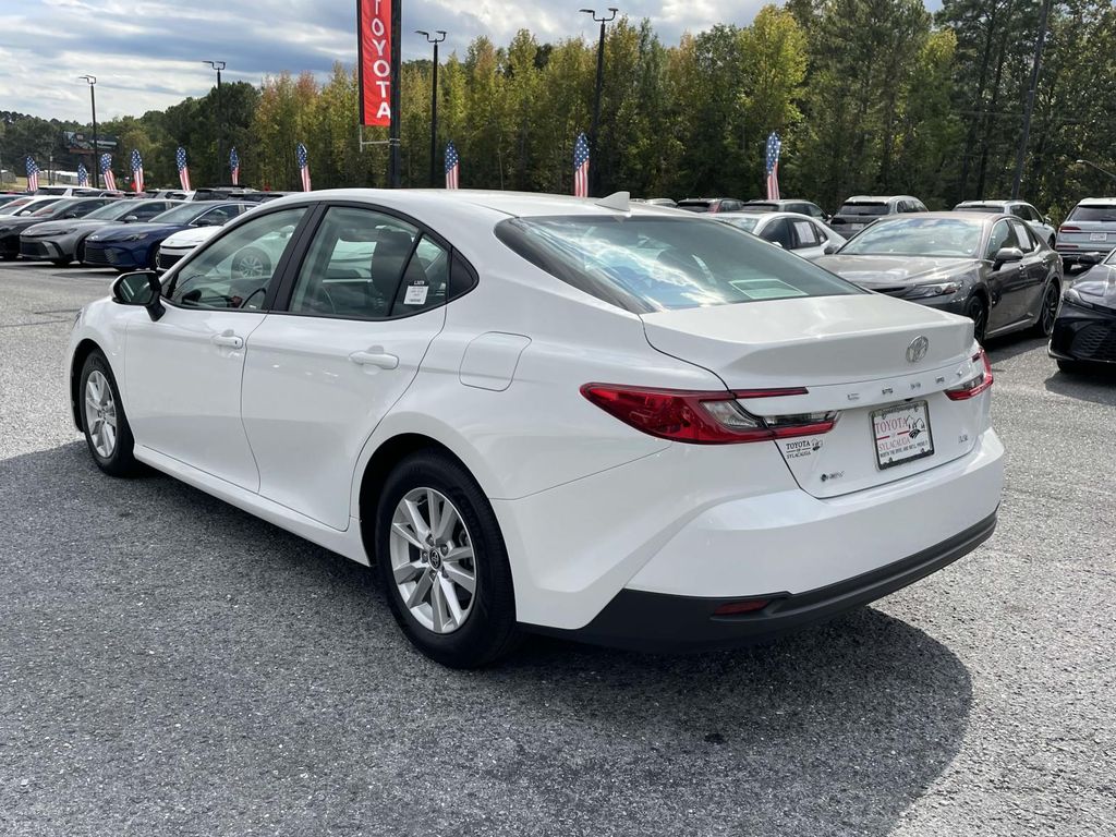 2025 Toyota Camry Hybrid LE photo 4