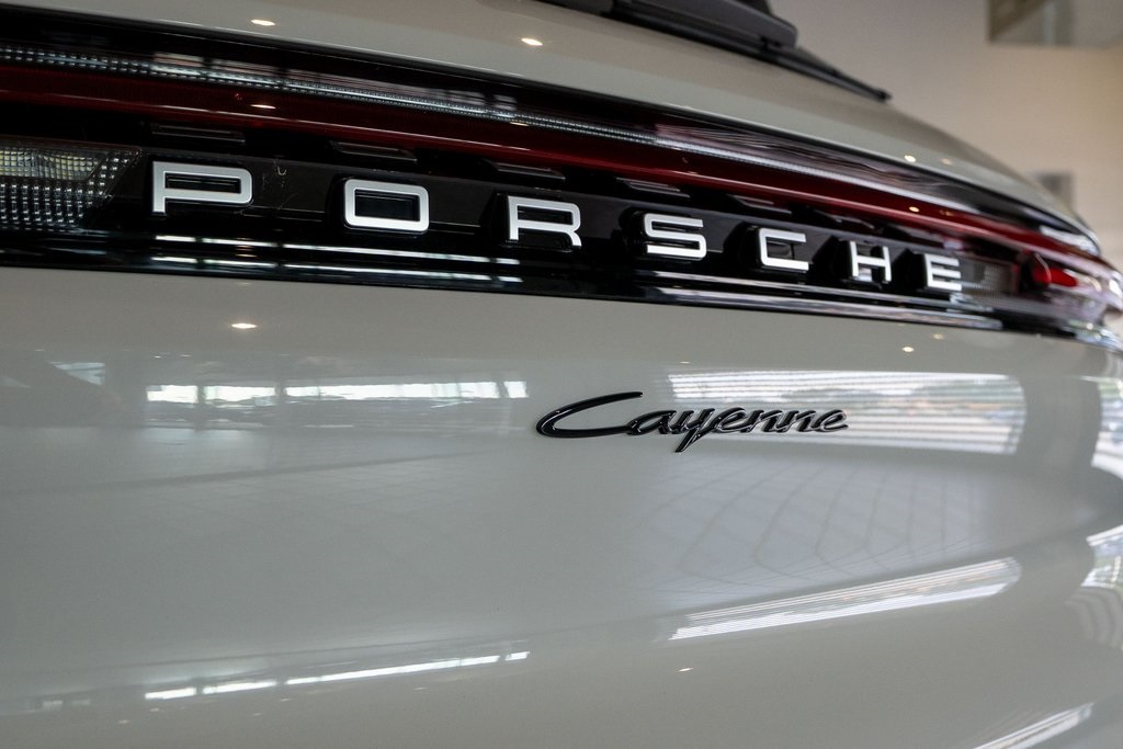 2024 Porsche Cayenne photo 13