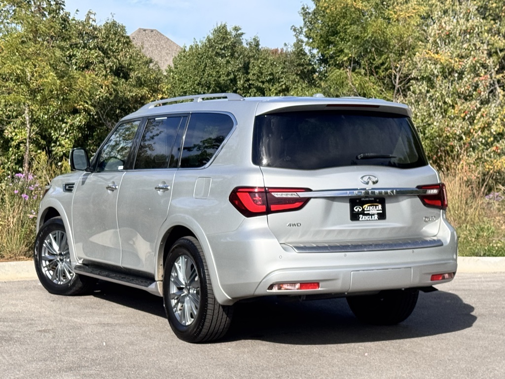 2022 Infiniti QX80 Luxe photo 4