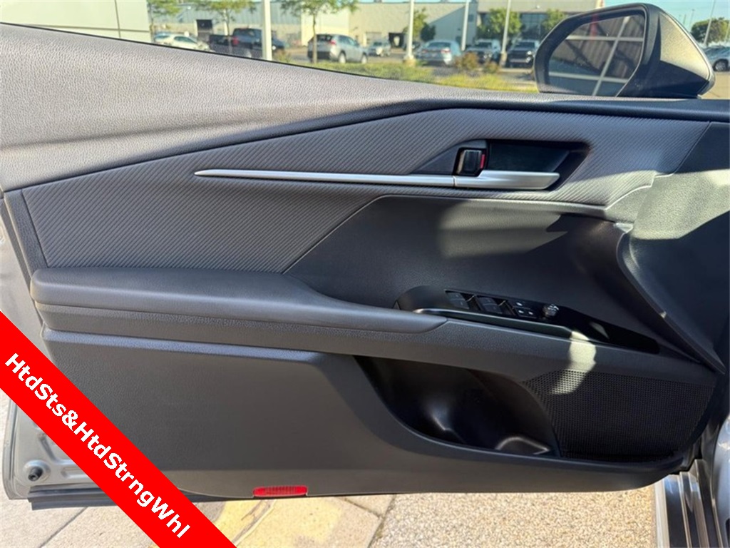 2025 Toyota Camry SE photo 16