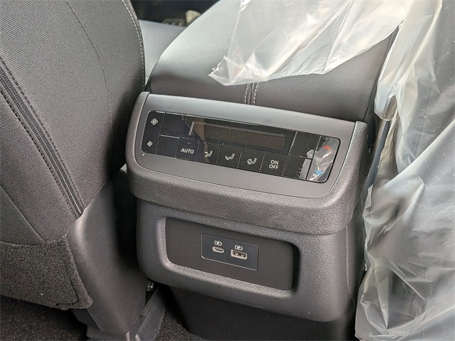 2025 Nissan Pathfinder SV photo 16
