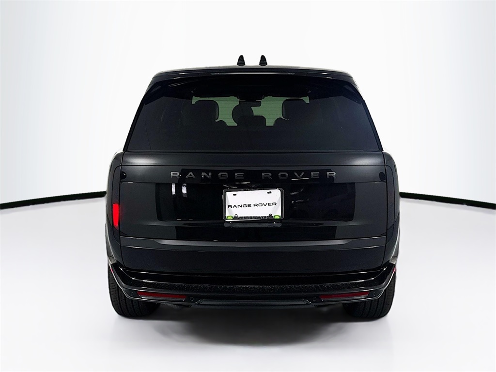 2025 Land Rover Range Rover SE photo 3