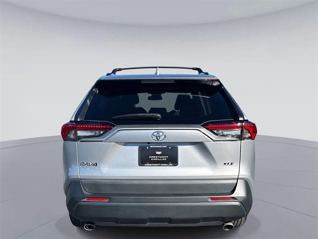 2020 Toyota RAV4 XLE Premium photo 4