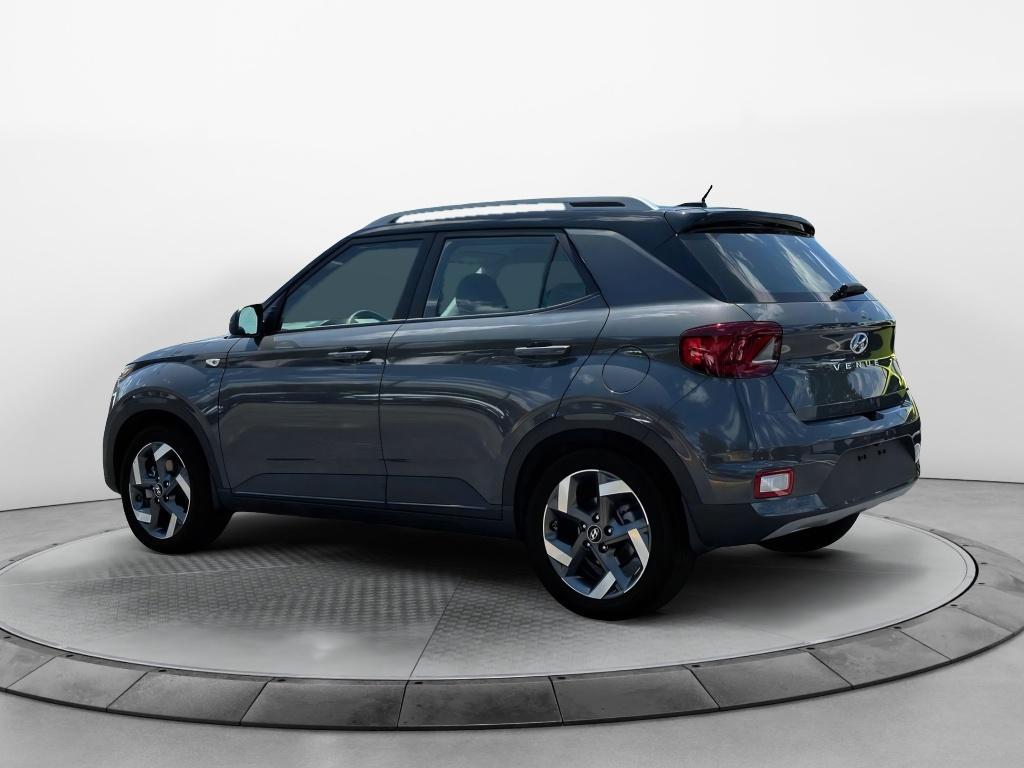 2025 Hyundai Venue Limited photo 4