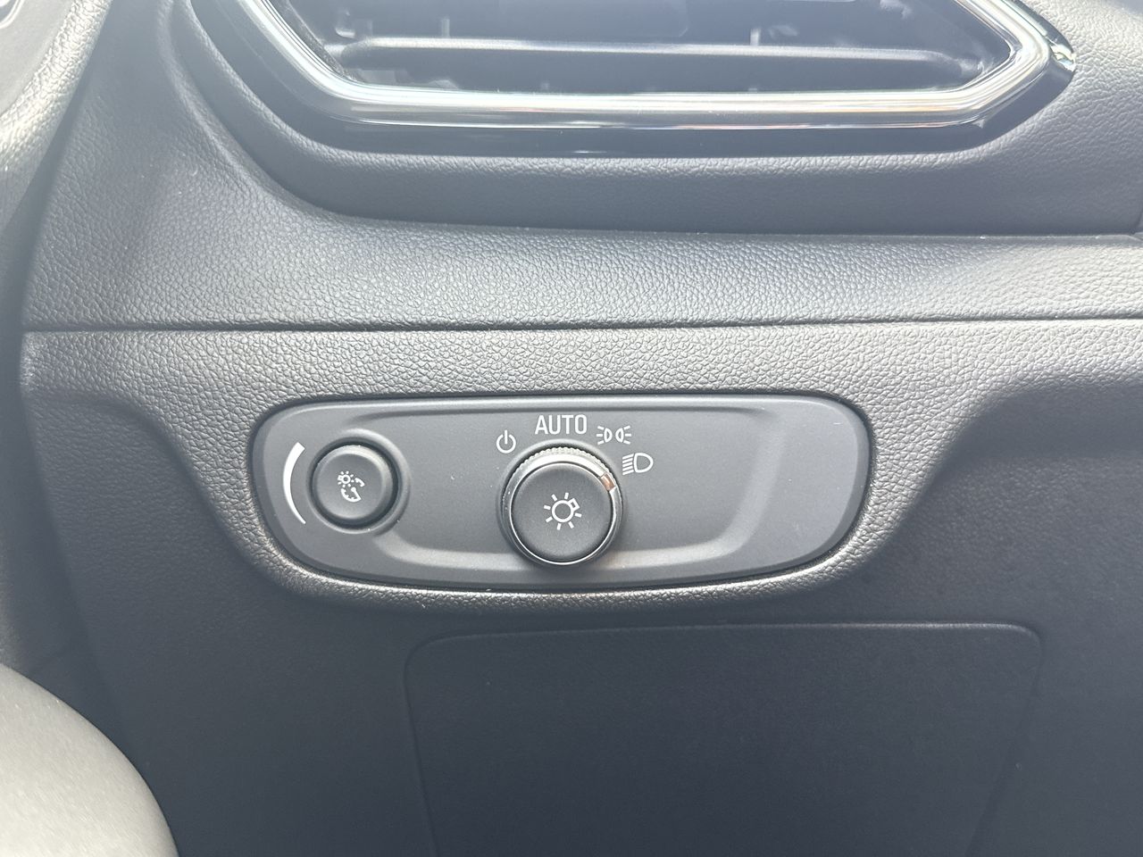 2022 Chevrolet Bolt EUV photo 8