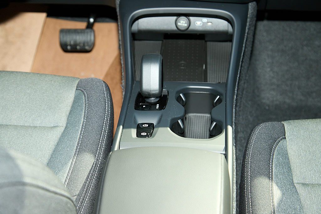 2026 VOLVO XC40 - Image 27