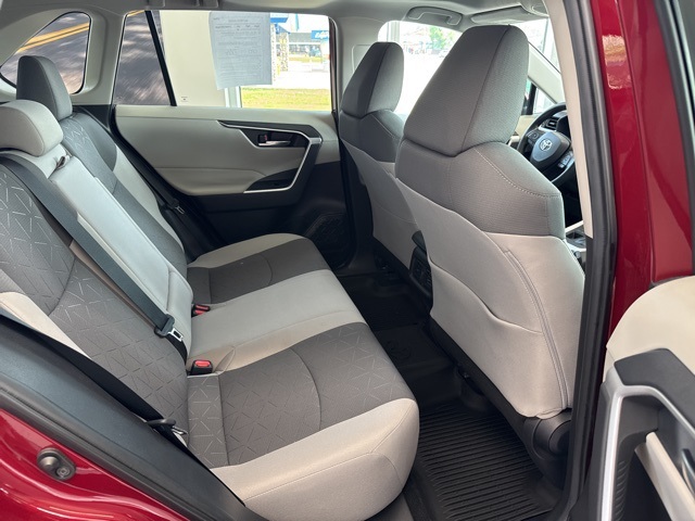 2021 Toyota RAV4 XLE photo 9