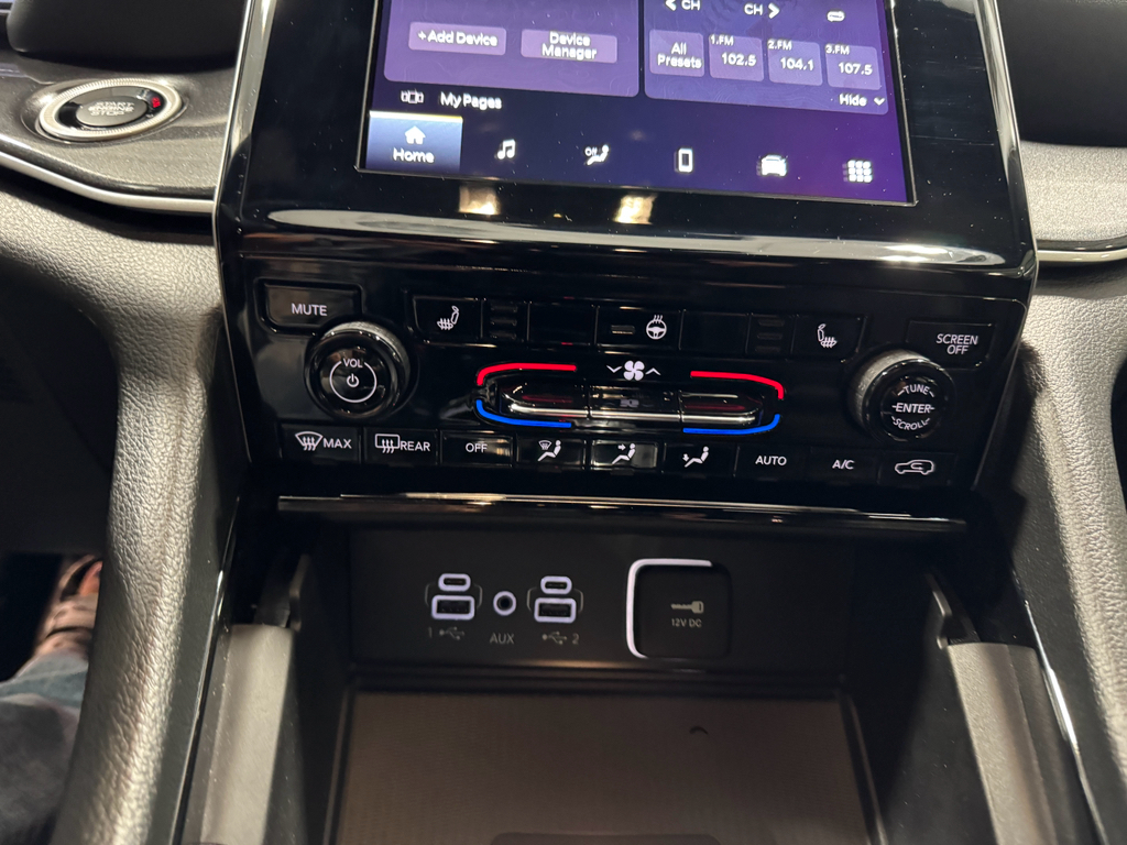 2023 Jeep Grand Cherokee Laredo Altitude photo 35