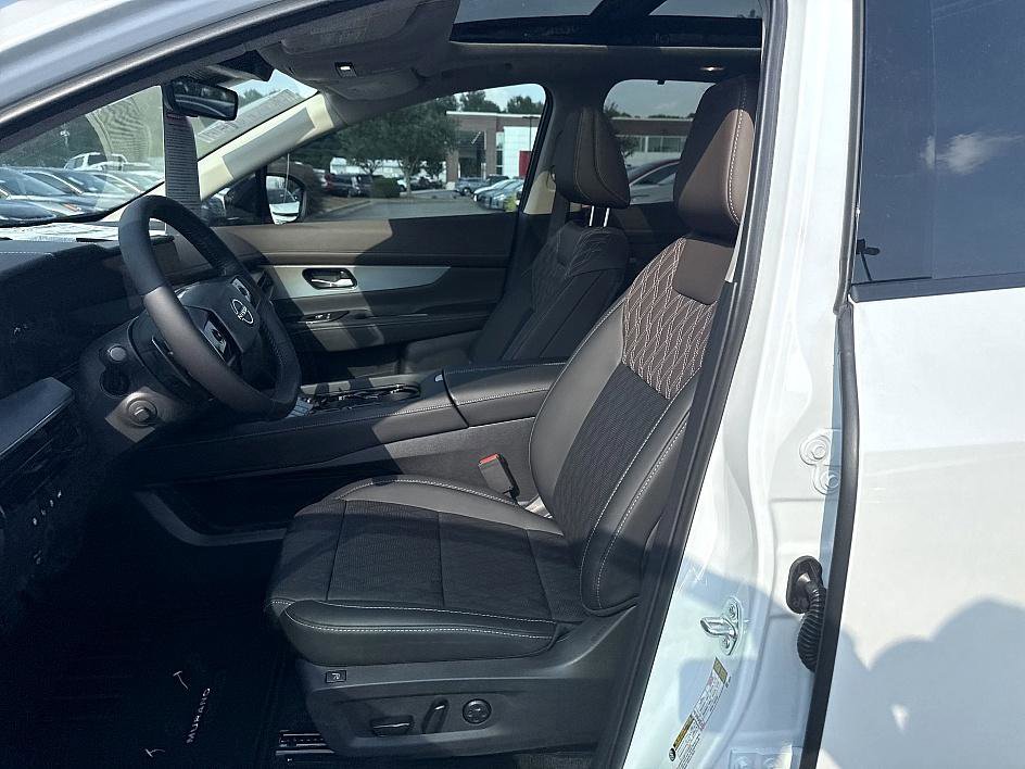 2025 Nissan Murano Platinum photo 7