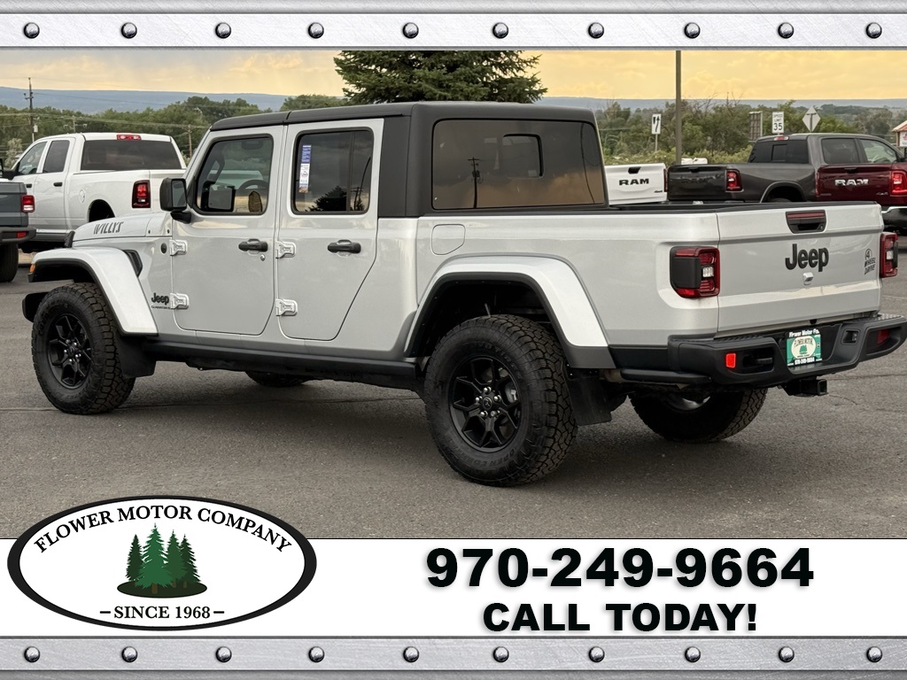 2024 Jeep Gladiator Willys photo 5