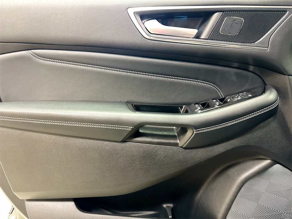 2017 Ford Edge Titanium photo 18