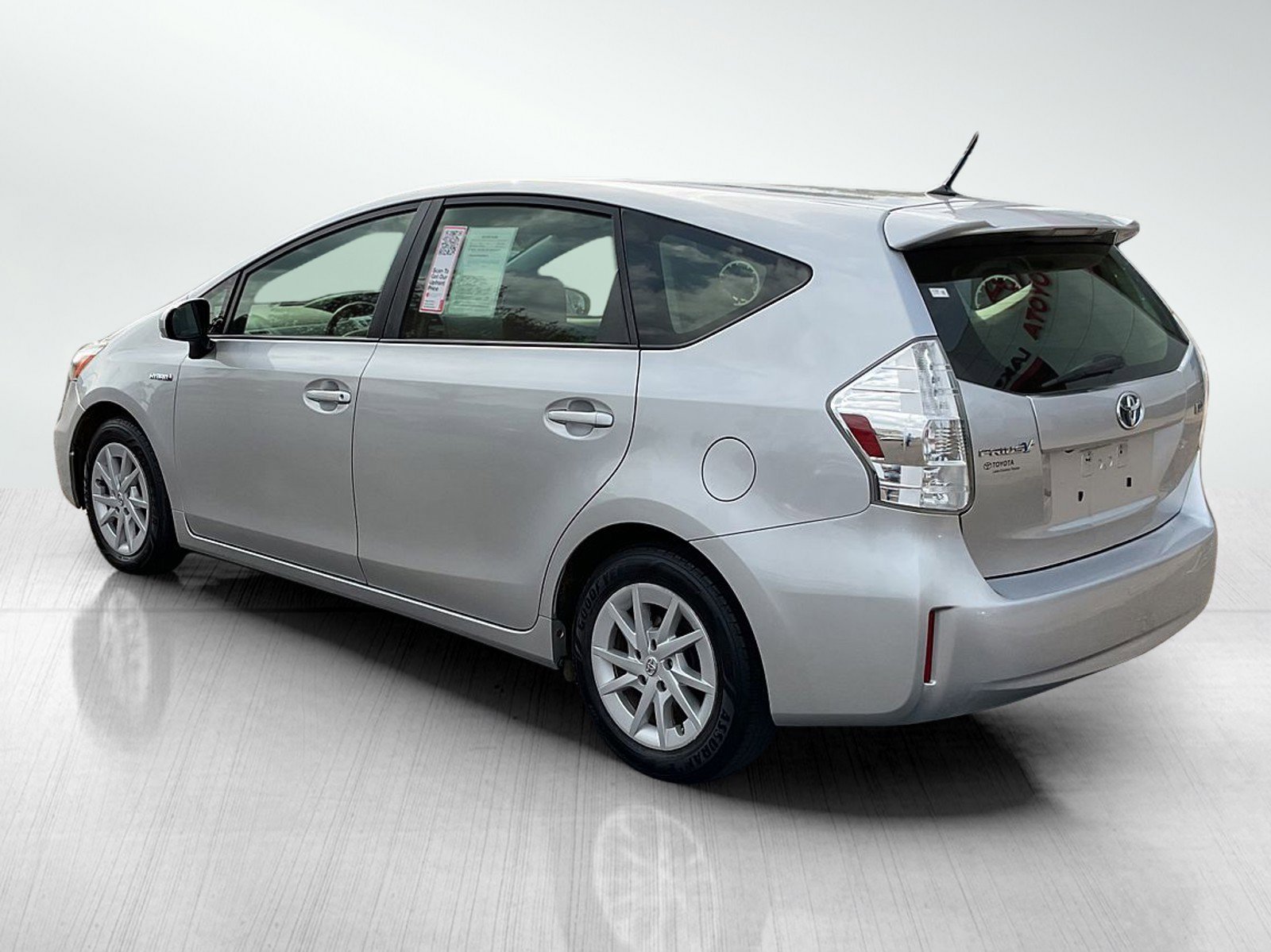 2012 Toyota Prius V Two photo 3