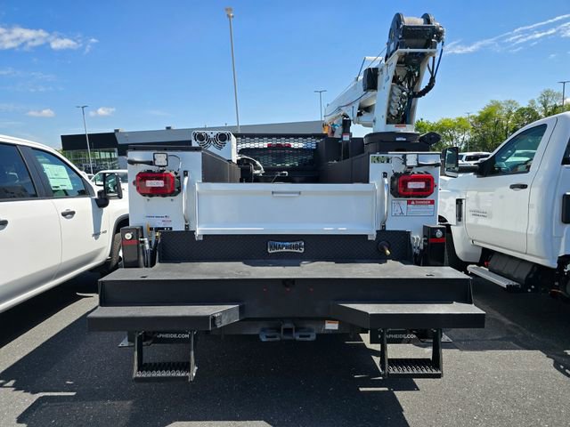 2024 Chevrolet Silverado 6500HD Work Truck photo 4